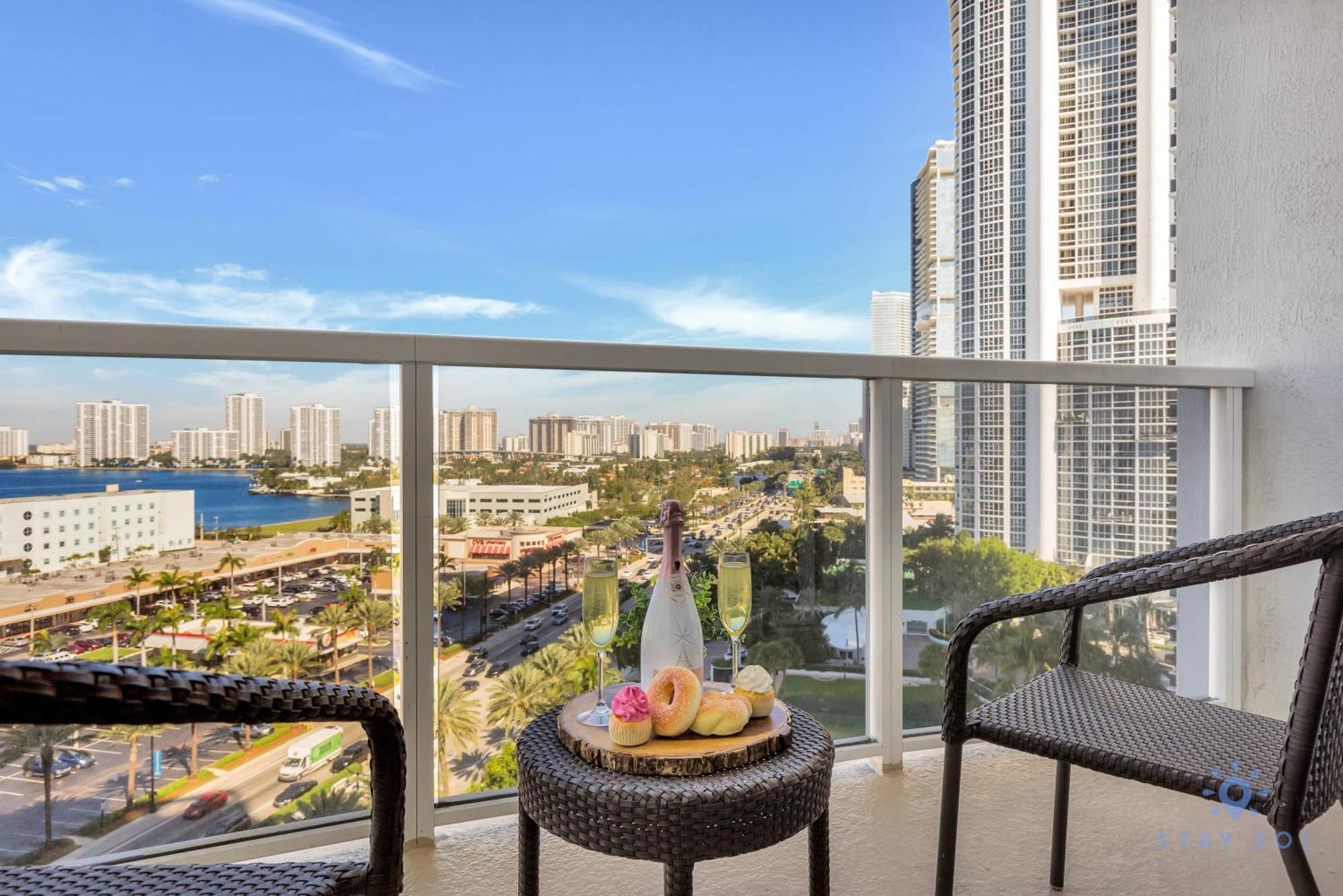 Deluxe Studio Balcony Bay View Amazing Pool Hotel Sunny Isles Beach Luaran gambar